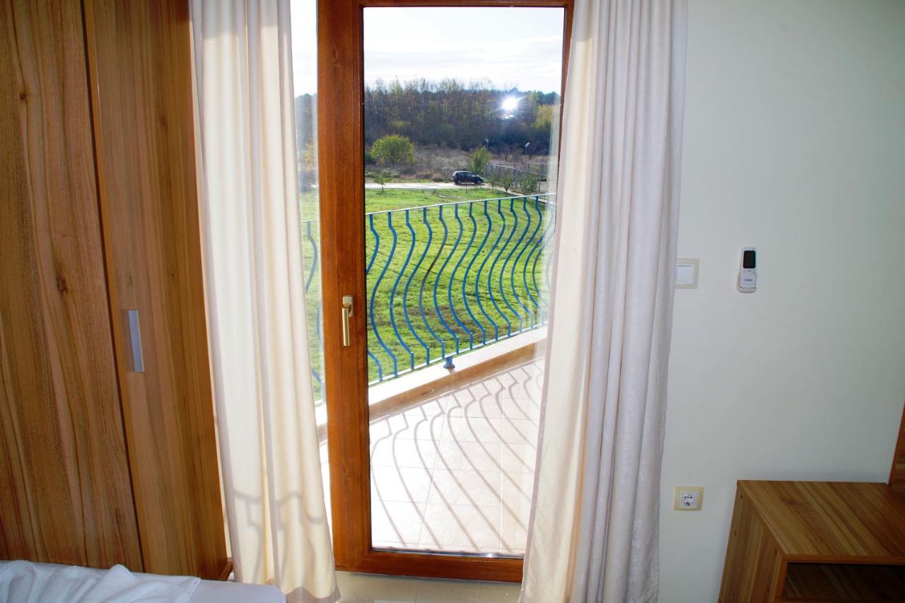 Azura Garden Apartments Chernomorets Luaran gambar